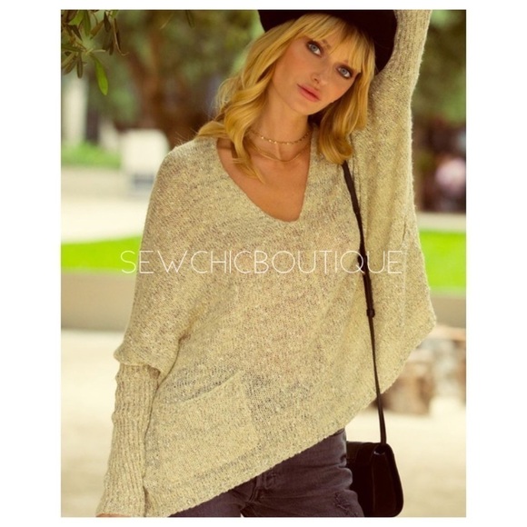 Vanilla V-Neck with Open Front Pockets - Picture 5 of 8